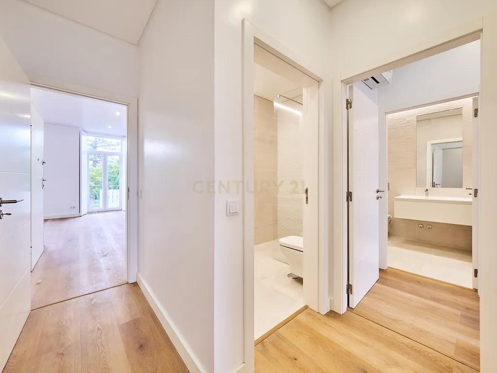 Apartamento T2 de Prestígio Totalmente Renovado na Avenida Luísa Todi – Setúbal - Image 14