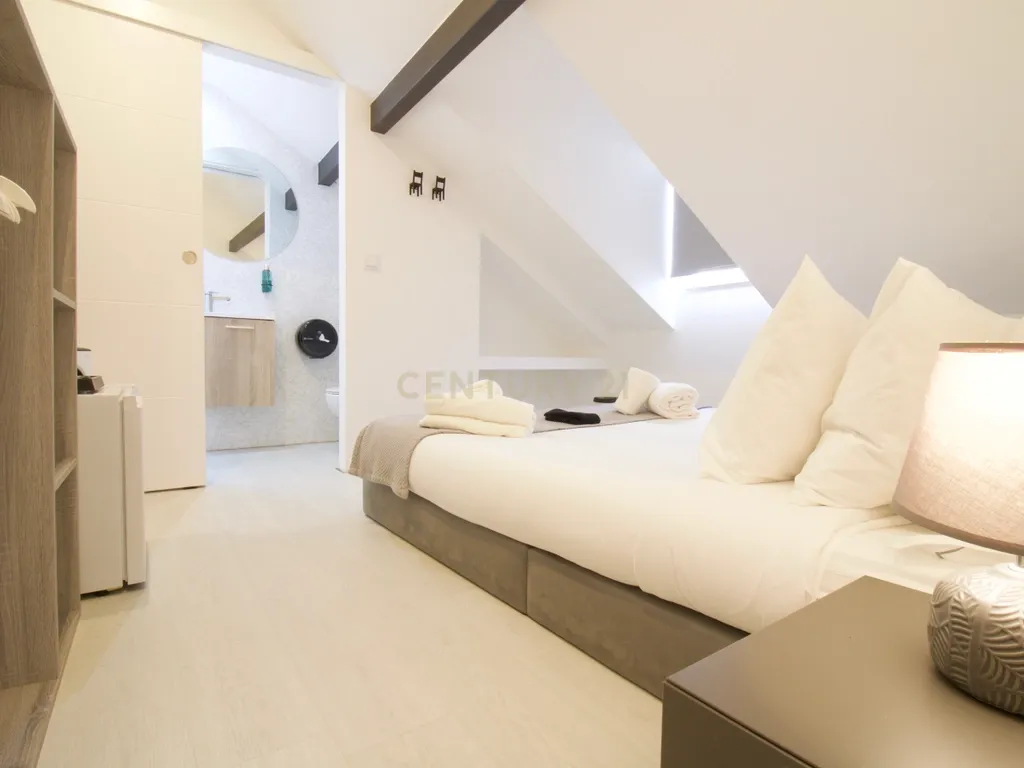 Apartamento Duplex em Alojamento Local - Almada - Image 12