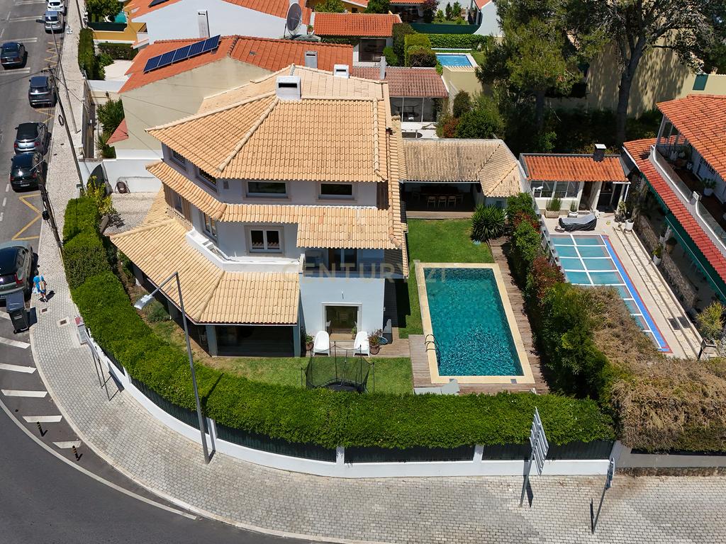 Moradia T5 de Luxo na Aldeia de Juzo – Cascais - Image 1