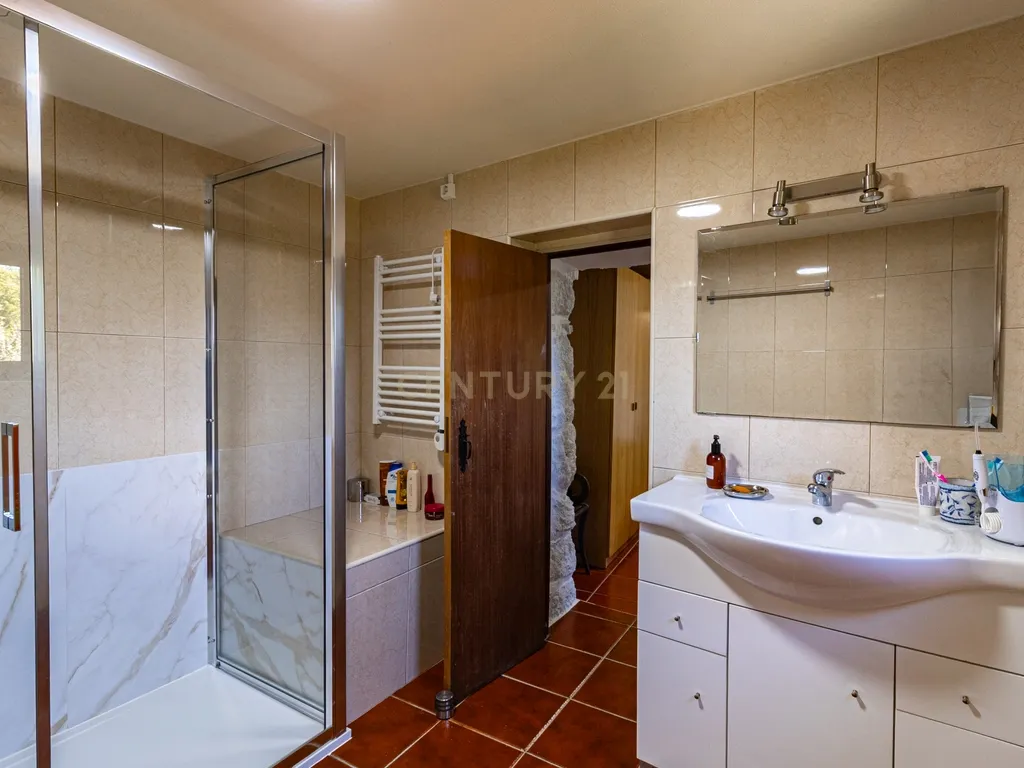 Um Refúgio no Gerês com 2 casas junto ao Rio - Image 26