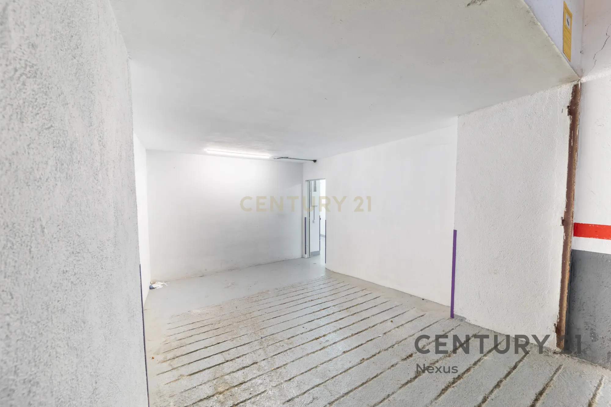 Oportunidade de Investimento em Mataró: Espaço com 21 Arrecadações - Image 6