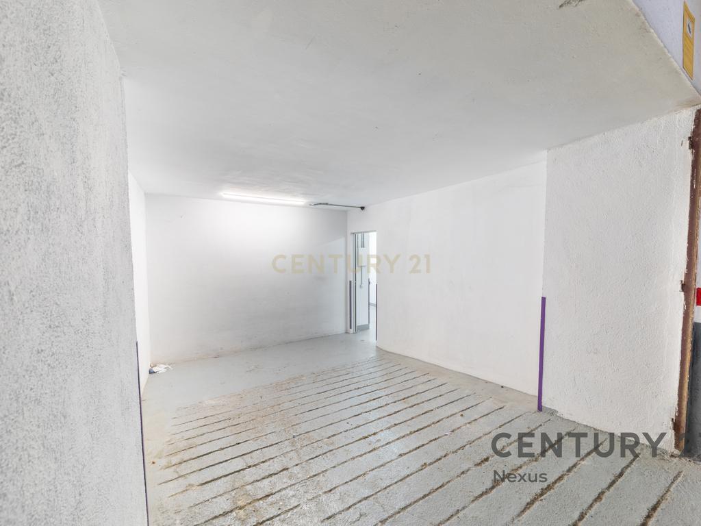 Oportunidade de Investimento em Mataró: Espaço com 21 Arrecadações - Image 6