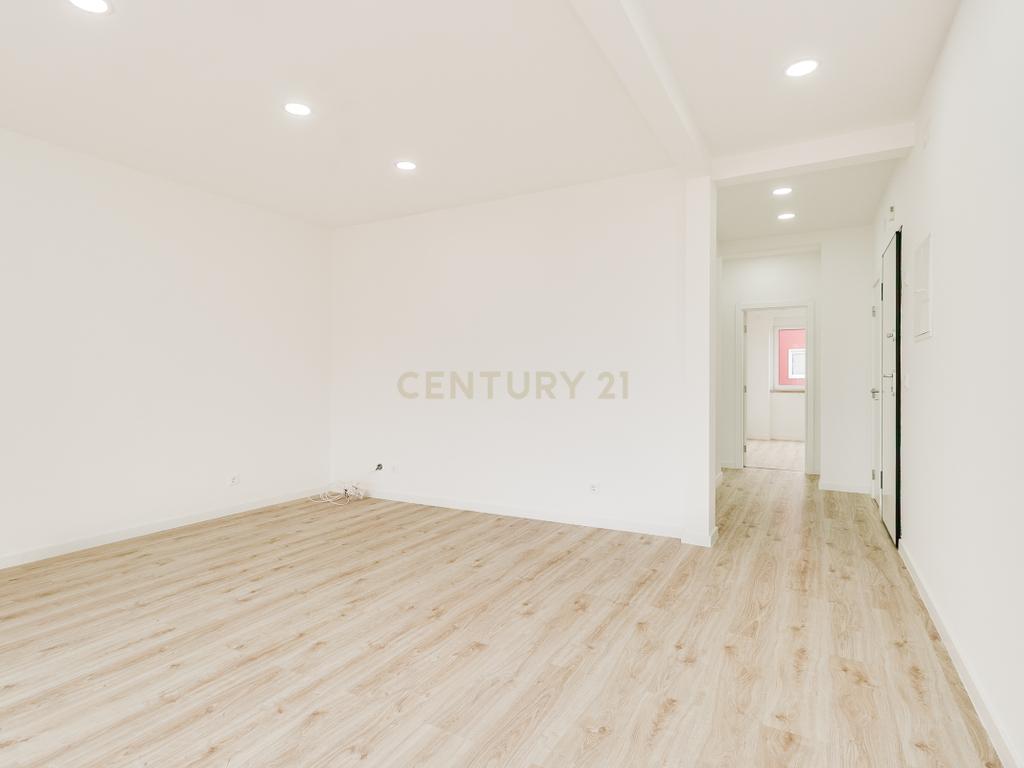 Apartamento T2 Remodelado na Prestigiada Avenida Jaime Cortesão em Setúbal – Próximo da Zona Ribeirinha - Image 18