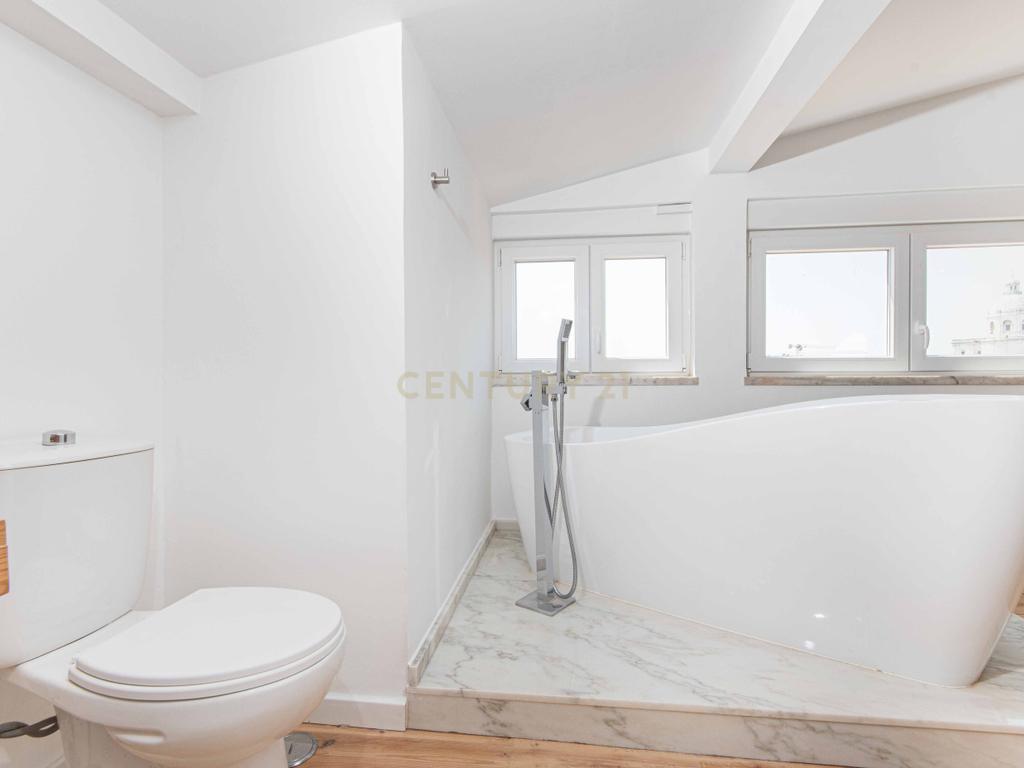 Apartamento T2 de Charme com vista rio e estacionamento em São Vicente, Lisboa  - Image 14
