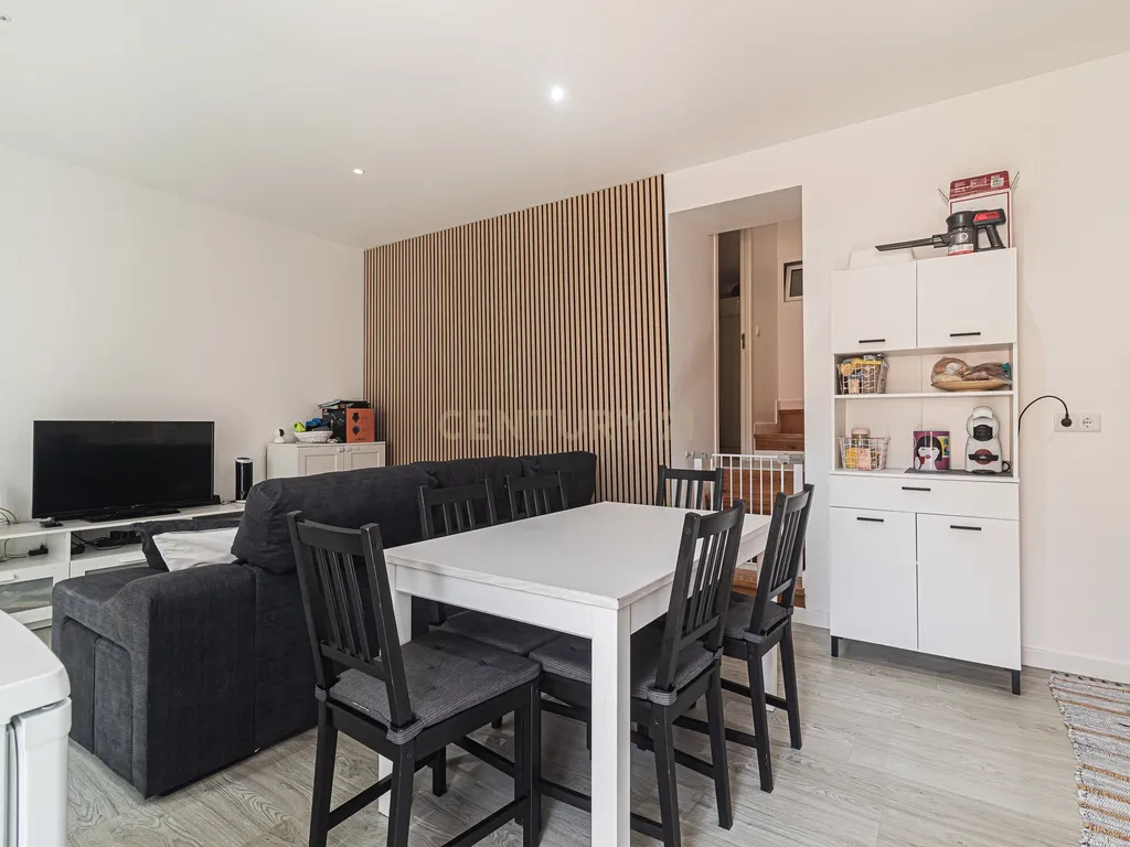 Moradia T2 Renovada em Fanhões – Conforto e Tranquilidade às Portas da Cidade - Image 9