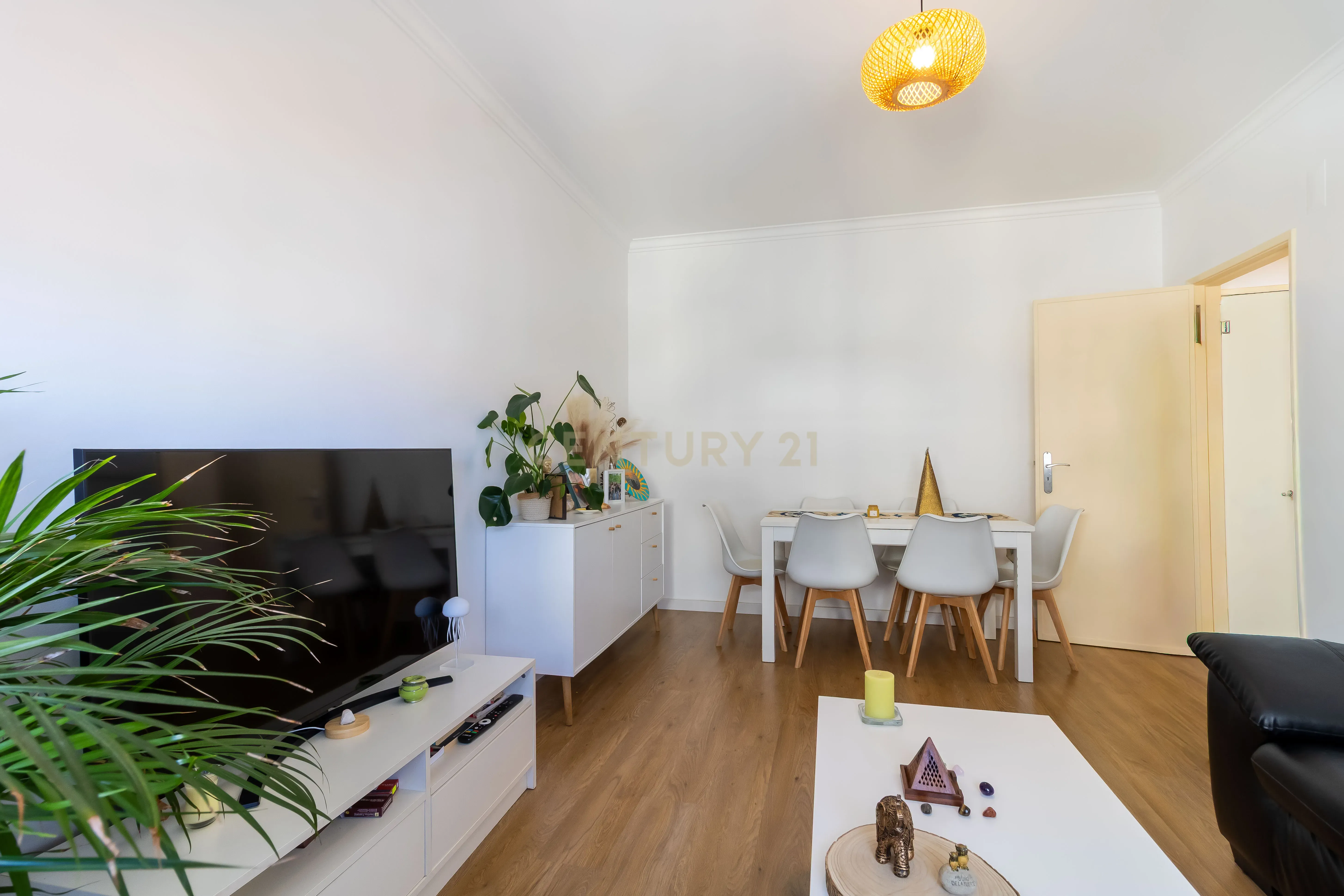 Fotografia 2 de T2 em Agualva-Cacém | 4.º andar com elevador | Excelente localização | Ideal para habitação ou investimento