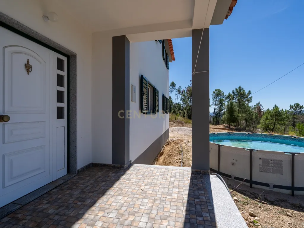 Espaço, Natureza e Tranquilidade: Moradia T6 em Cabril - Image 12