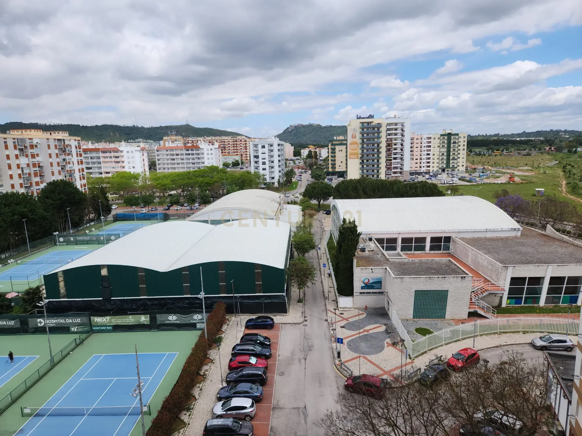 Apartamento Moderno em Setúbal com Vista para a Cidade e Montanha - Image 25