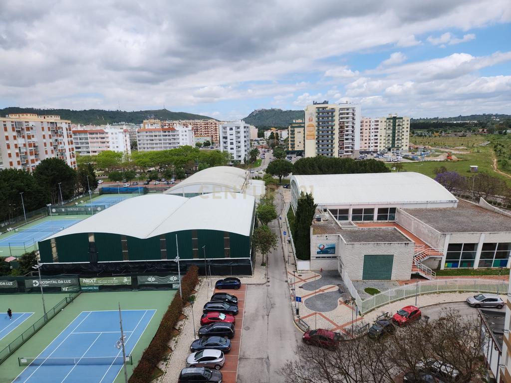 Apartamento Moderno em Setúbal com Vista para a Cidade e Montanha - Image 25