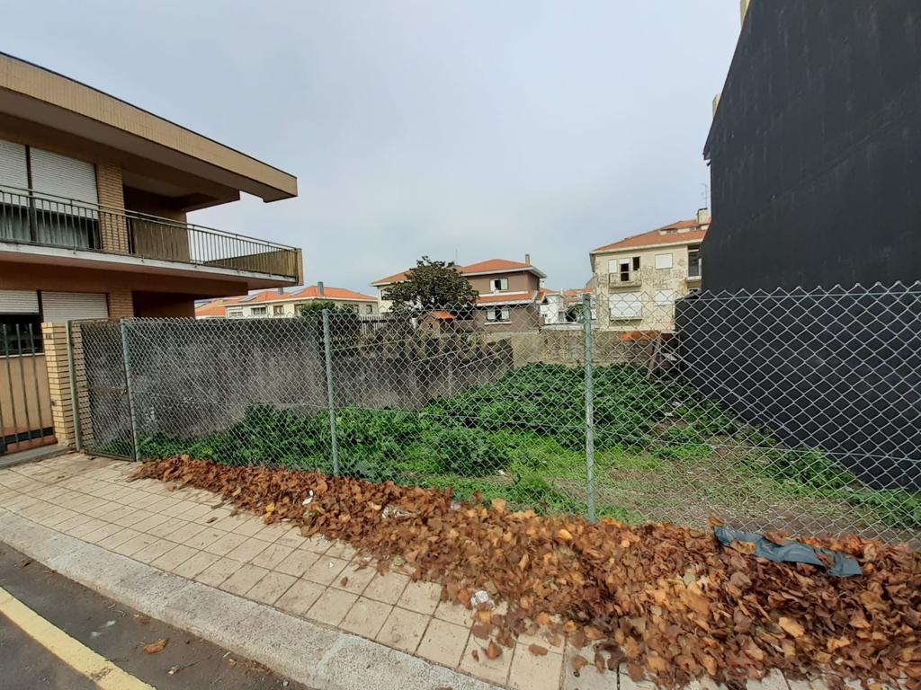 Terreno para construção de moradia de 3 frentes à Liga Portuguesa de futebol. - Image 7