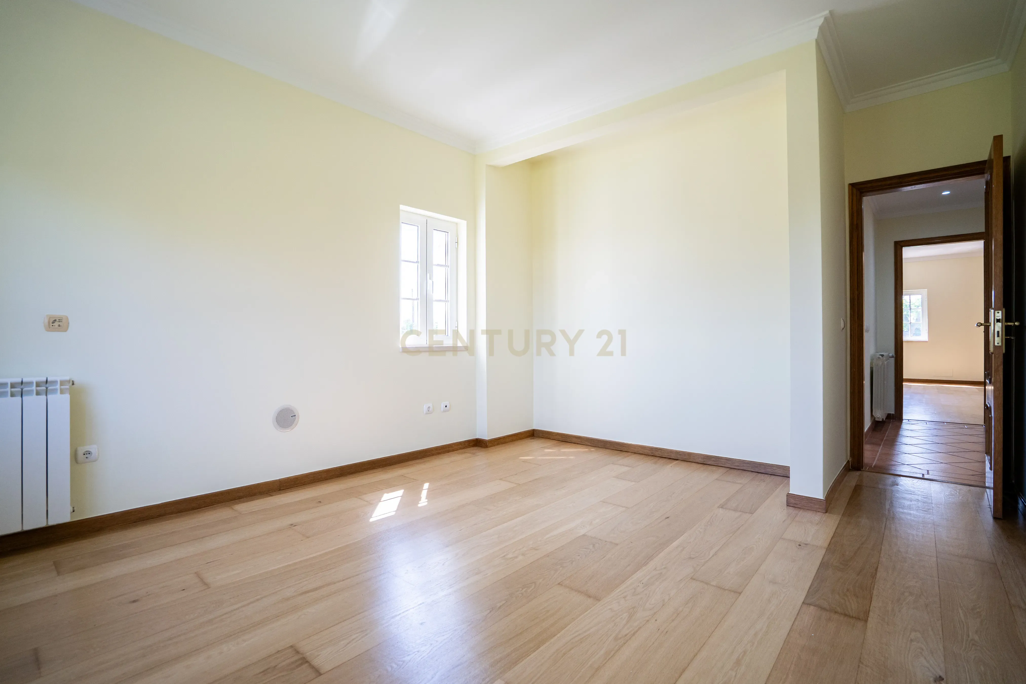 Moradia Térrea T4 na Moita com 3470m2 de Terreno - Image 7