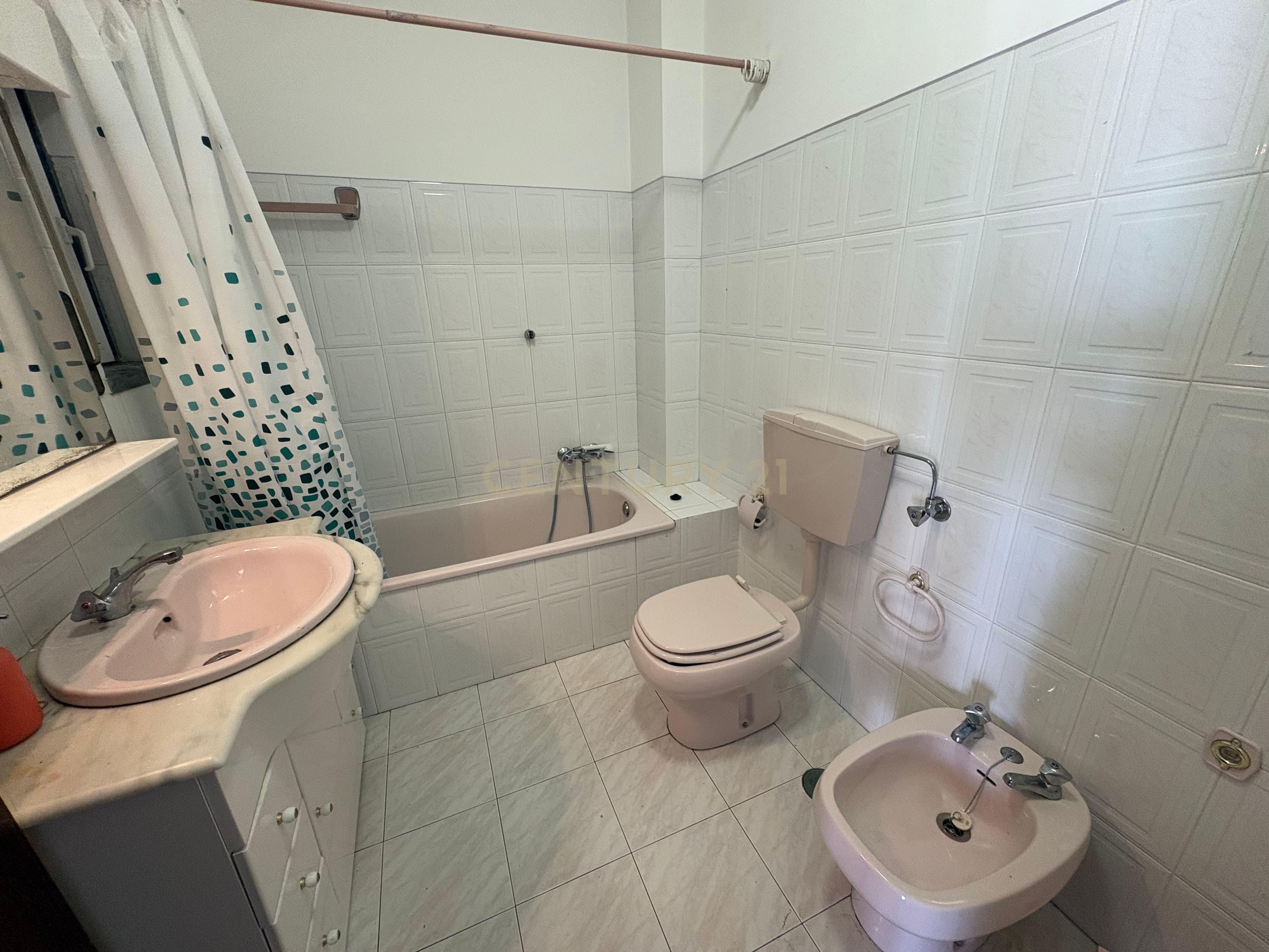 Fotografia 10 de Apartamento T2 com terraço no centro de Santa Cruz