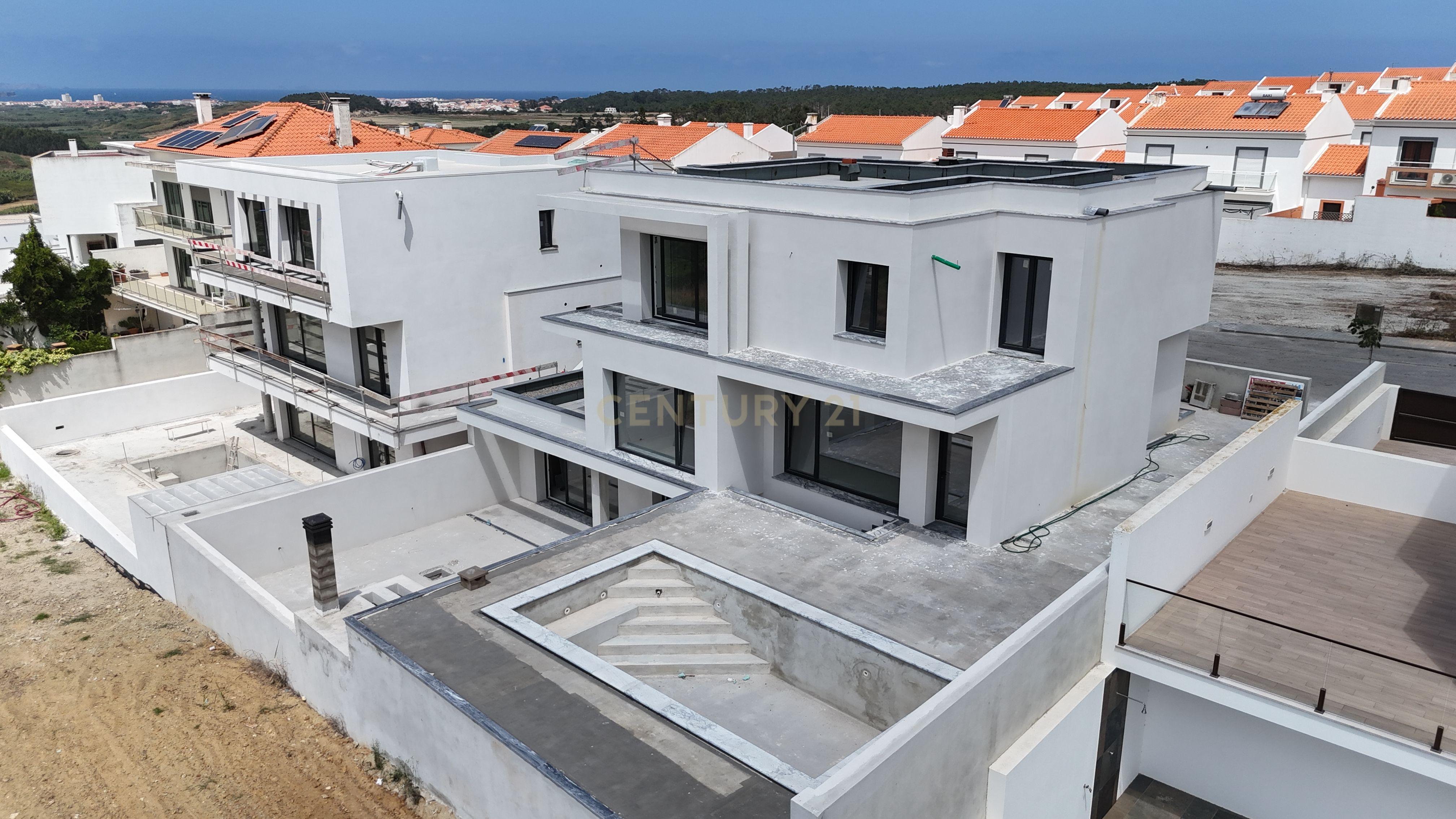 Fotografia 6 de Moradia T4  de luxo com piscina aquecida e Rooftop na Urbanização Paraíso — Peniche