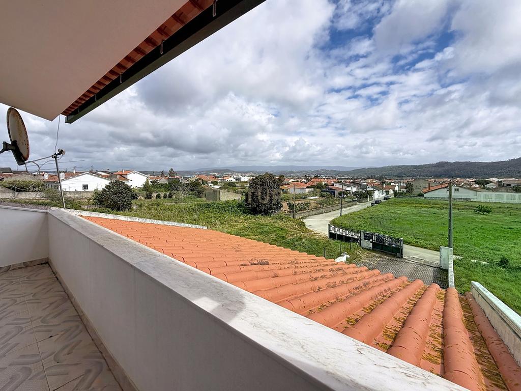 Moradia isolada e terreno com projeto aprovado para 4 moradias a 5 minutos da Nazaré - Image 42