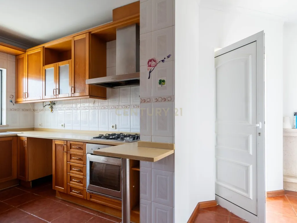 Moradia T5 - C/ terreno - Excelente estado - Image 11