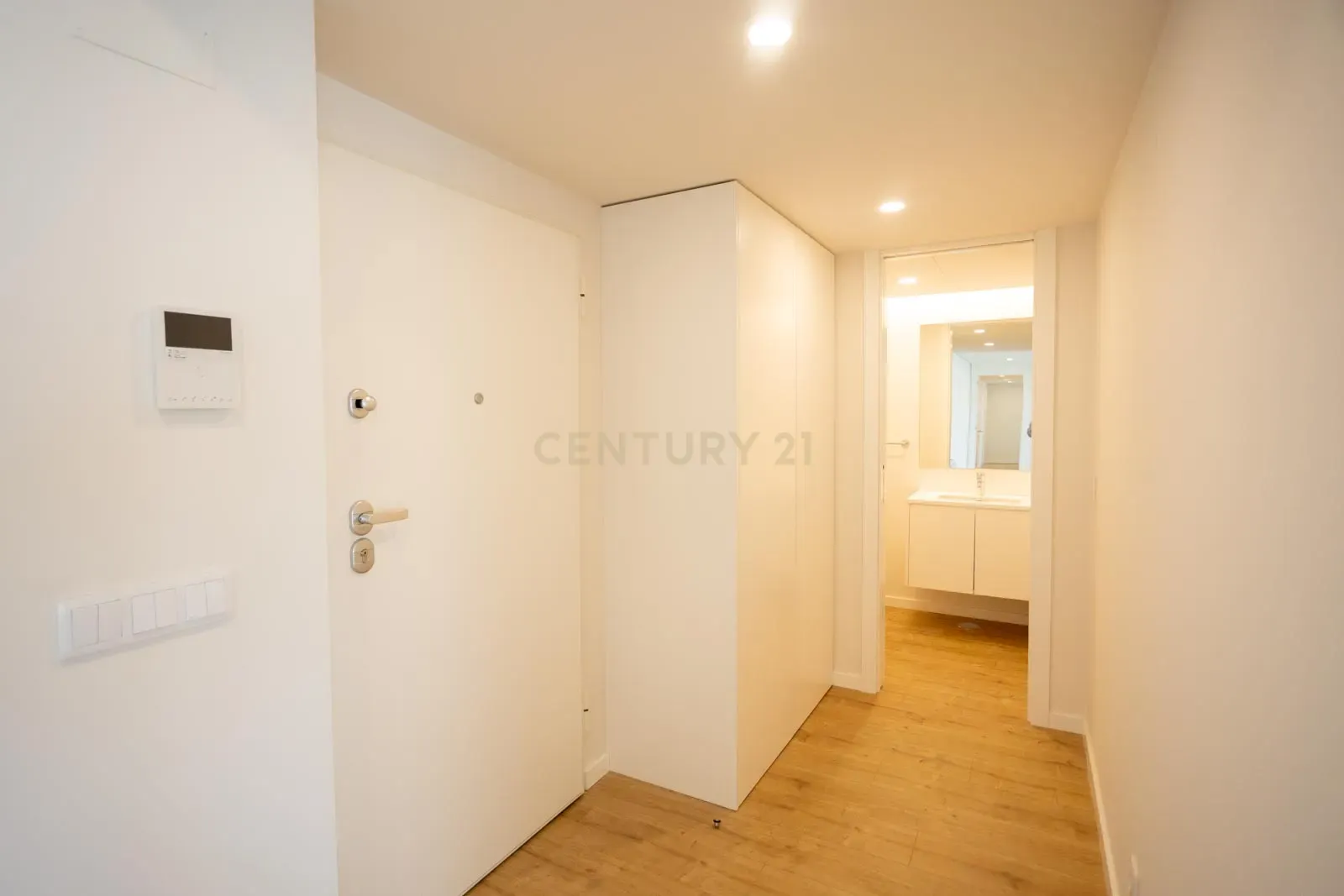 Fotografia 11 de Apartamento T3 com estacionamento e piscina - Areeiro