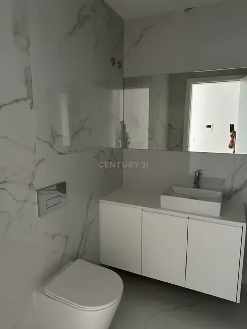 T3 Novo com Garagem para Arrendamento no Centro do Porto - Image 23