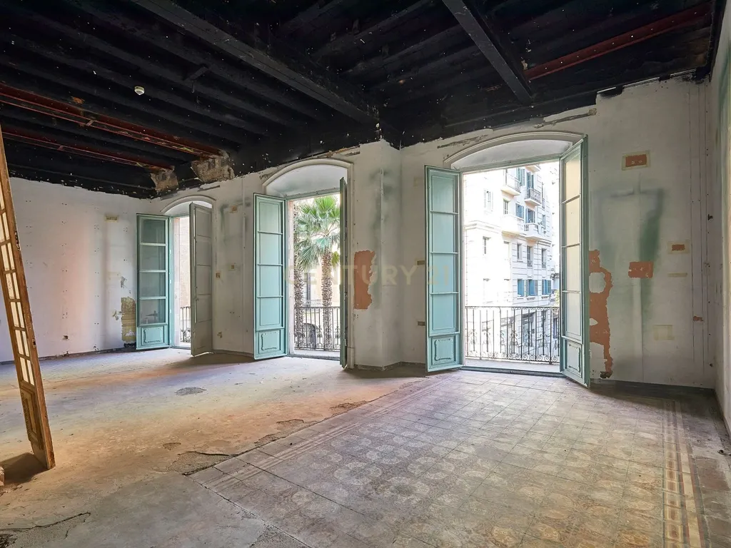 Duplex Espetacular em Barcelona, Cataluña - 463m² de Potencial - Image 19