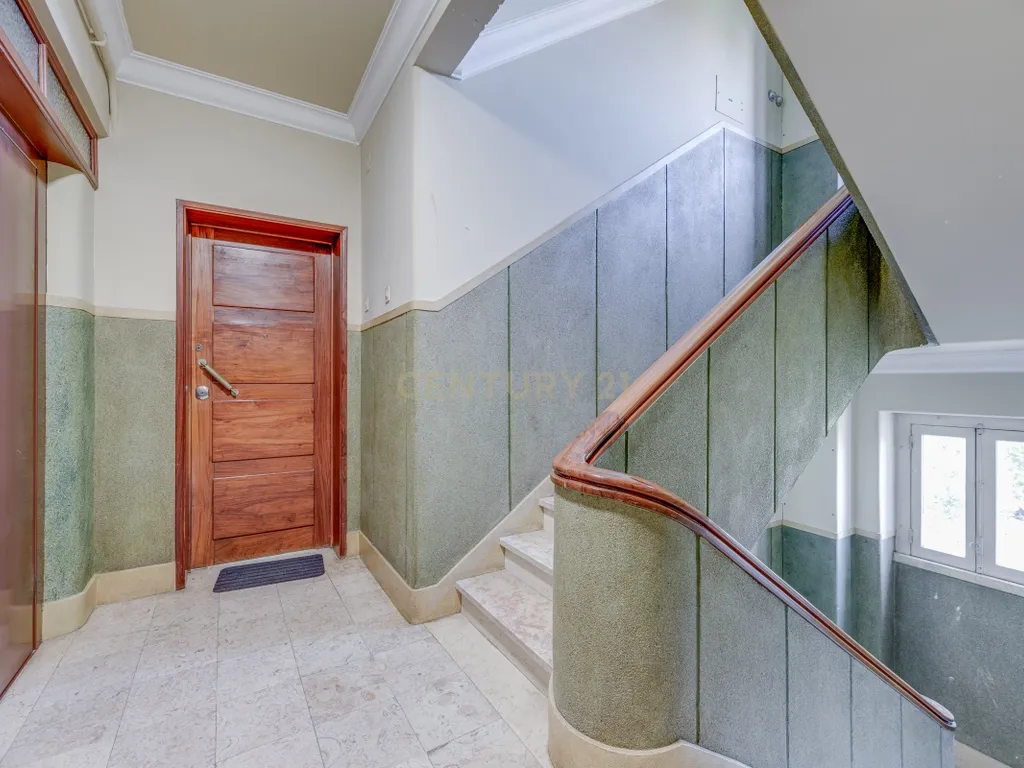Fantástico Apartamento na Av. João XXI, com uma localização estratégica. - Image 22