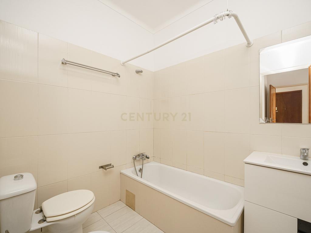 T3 Remodelado no Centro de Setúbal- Campo dos Arcos - Image 9