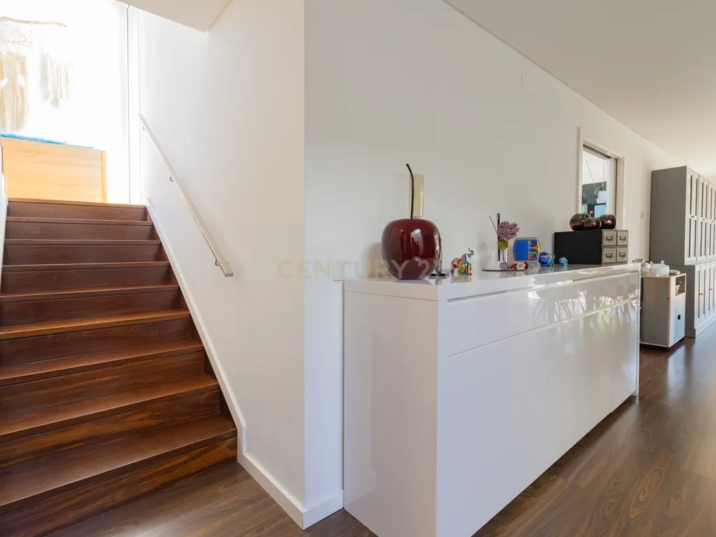 Casa de Luxo com Jardim Piscina e Jacuzzi na Marinha Grande - Image 19