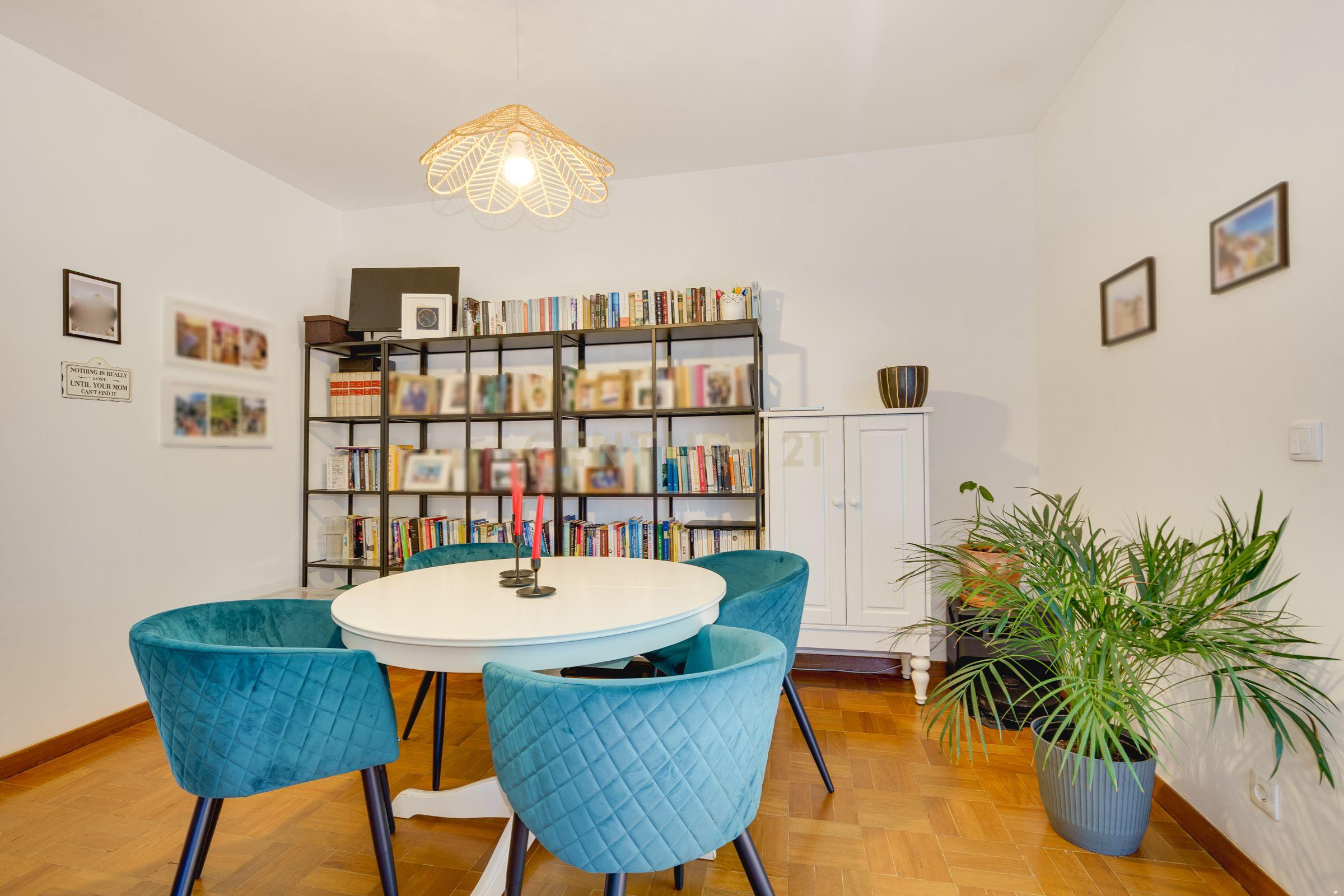 Fotografia 8 de Apartamento T3 | São João do Estoril | 2º Andar | Renovado | 120m² | 2 min Praia | Comboio à Porta