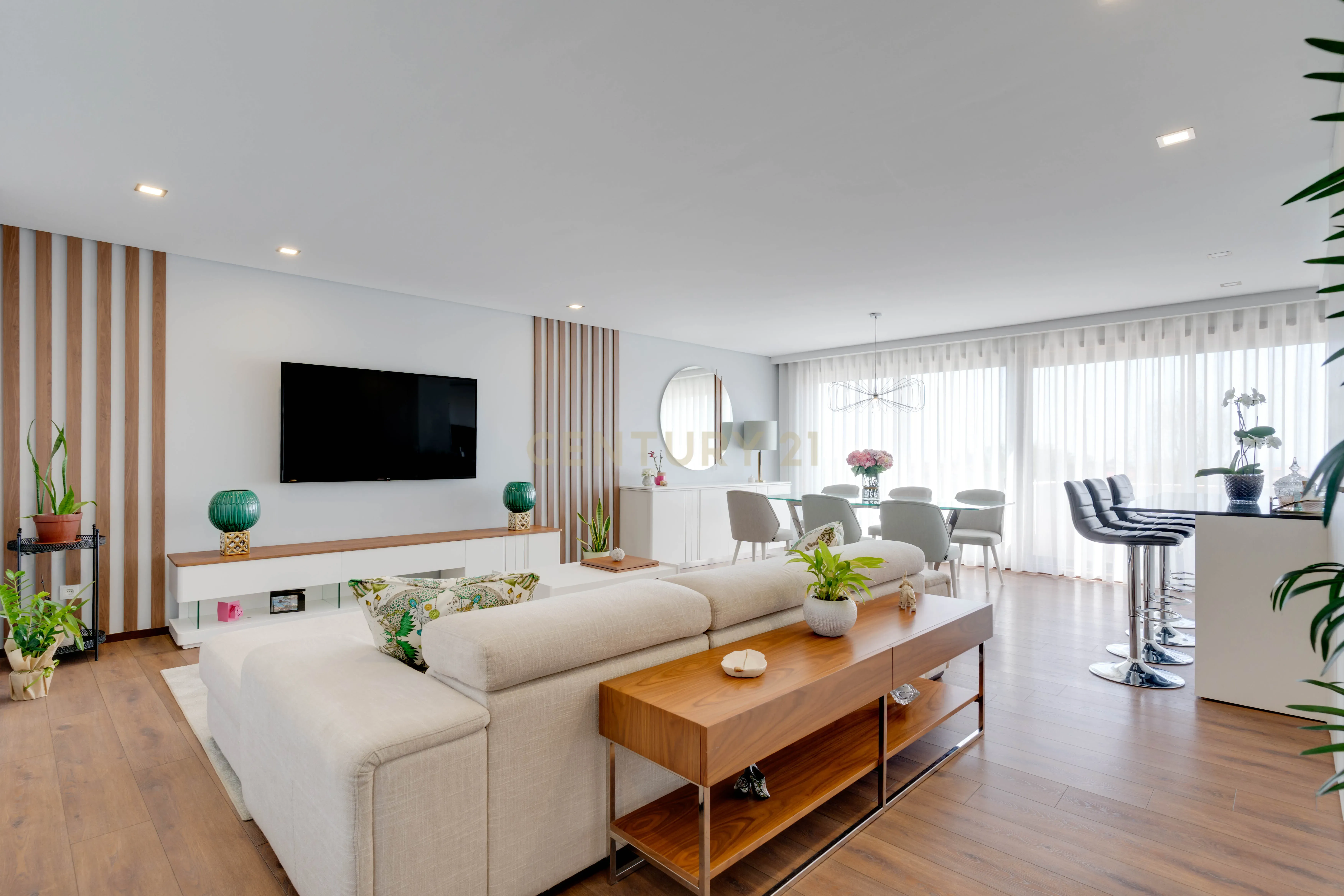 Apartamento T3 como Novo com Vista Mar em Espinho - Image 1