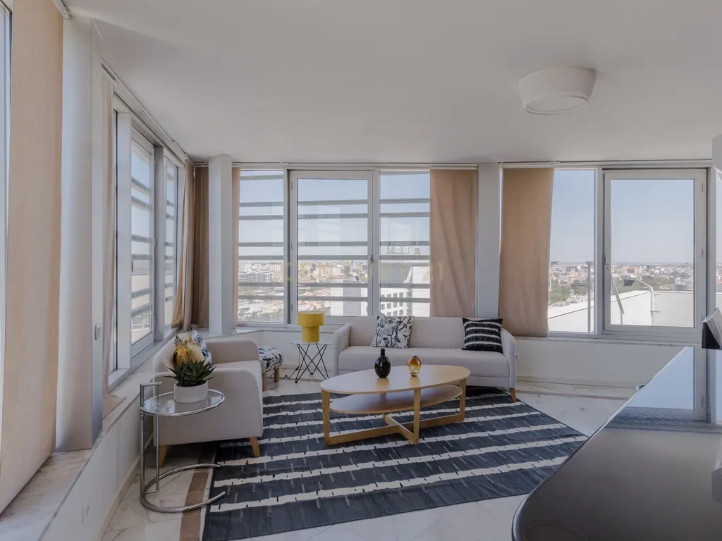 Penthouse com Vista Panorâmica sobre Lisboa e Monsanto | Campolide - Image 9