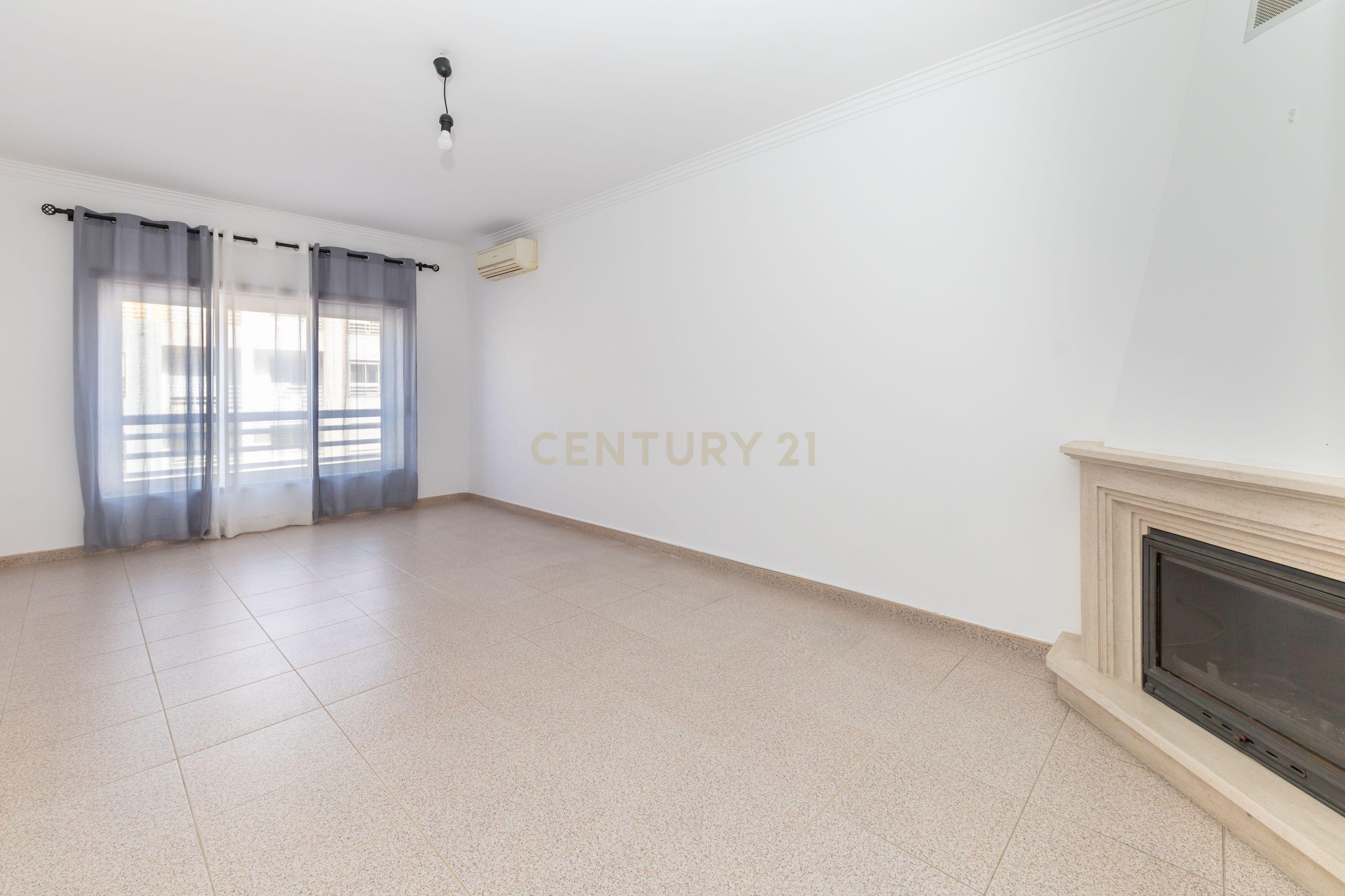 Apartamento T3 para arrendamento – Quinta da Marialva, Corroios - Image 7