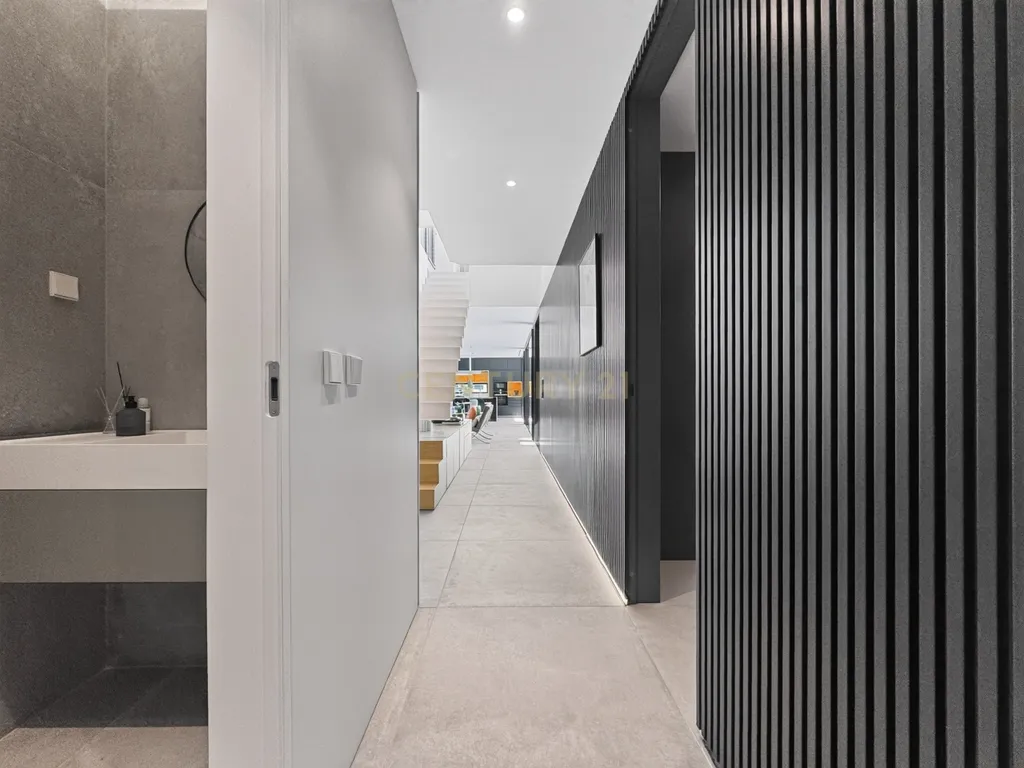 Moradia T3 de Excelência na Aroeira – Conforto, Elegância e Qualidade de Construção - Image 37