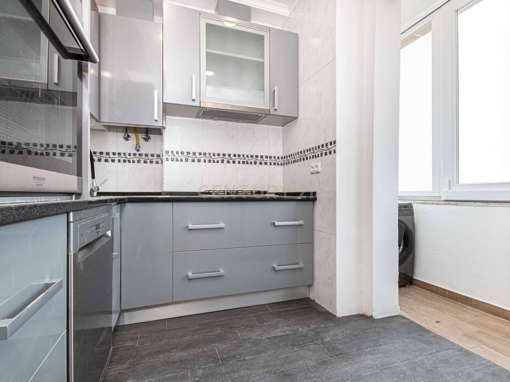 Apartamento T2 de Charme com vista rio e estacionamento em São Vicente, Lisboa  - Image 9