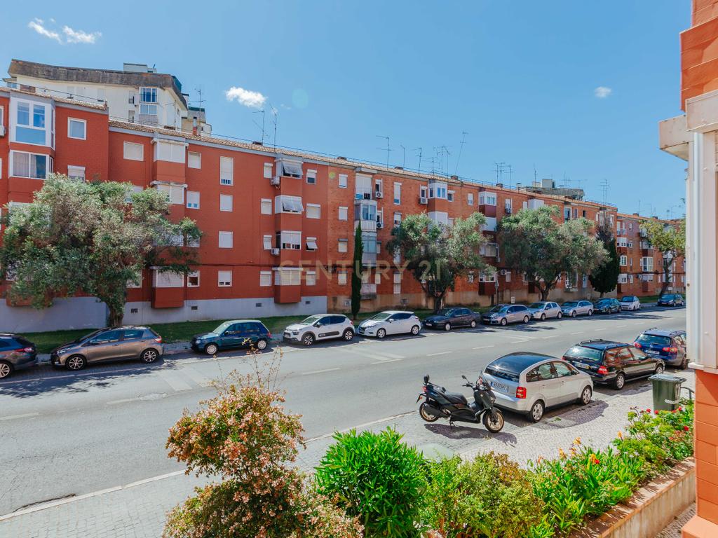 Apartamento T3 nos Olivais - Image 1