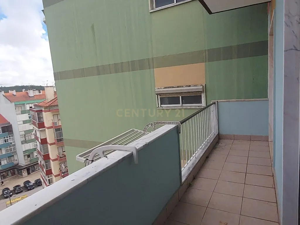 Apartamento T2 Renovado com cozinha equipada - Odivelas - Image 12