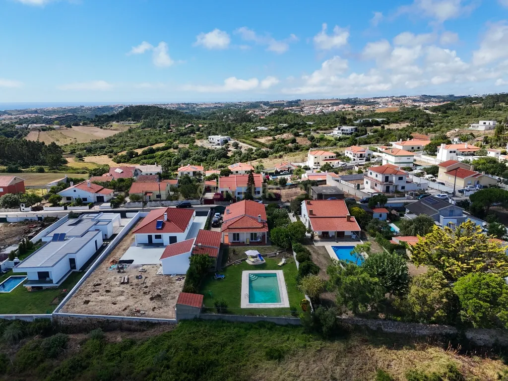 Moradia Isolada com Piscina em Lote de 908 m² | Sala Ampla | Jardim e Vista Desafogada -Mafra - Image 17