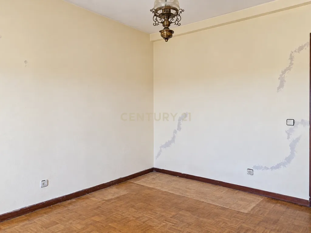 Moradia T3 com garagem, terraço e quintal em Vendas de Azeitão - Image 22