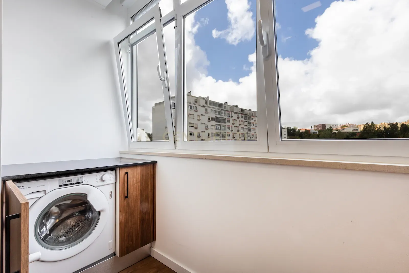 Apartamento T3 Totalmente Renovado com Excelente Localização em Lisboa - Image 18