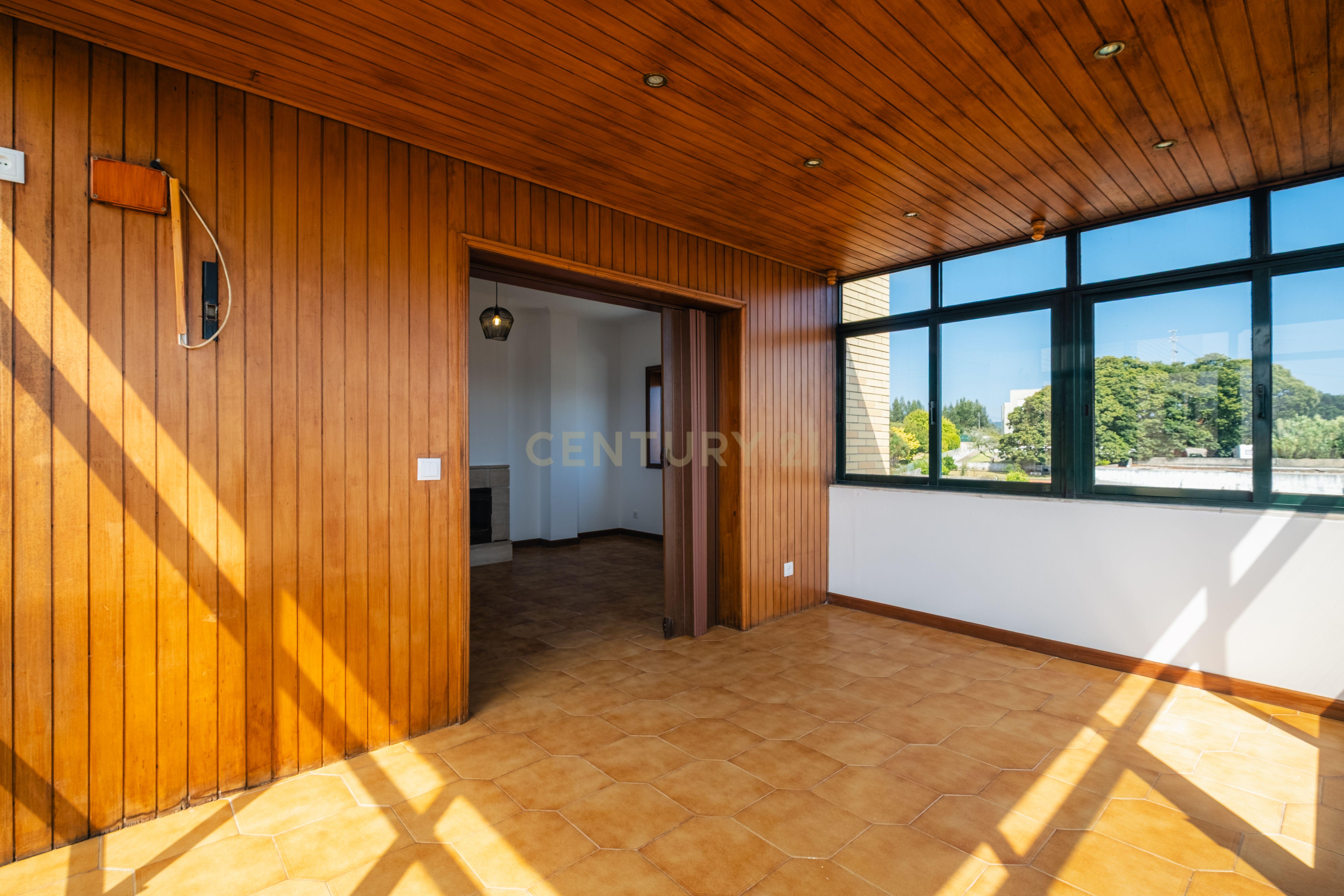 Fotografia 11 de Apartamento T3 com Terraço, Vista Mar e Garagem Box em Arcozelo – Vila Nova de Gaia