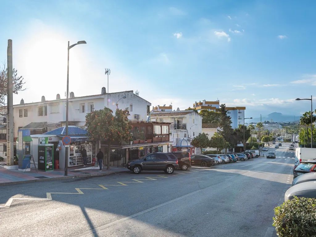 *Lugar de garagem + arrecadação em Nueva Andalucía (Albatros) – Conforto e segurança numa zona com poucas vagas de estacionamento ao ar livre* - Image 11