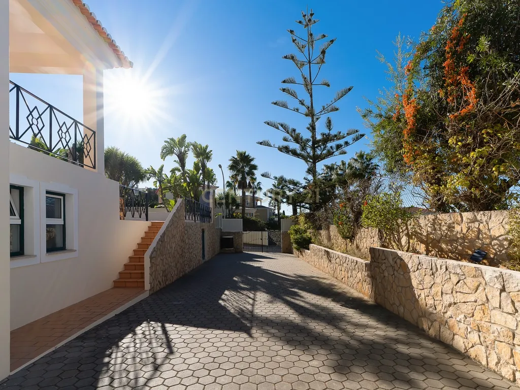 Moradia T4 em Ferragudo, próxima a praias, com Piscina aquecida, Bar e Lounge Exterior - Image 50