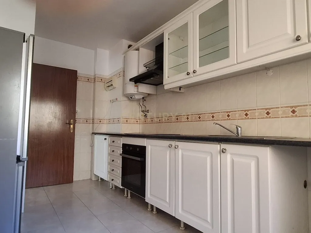 Apartamento T2 - Tapada das Mercês - Image 2
