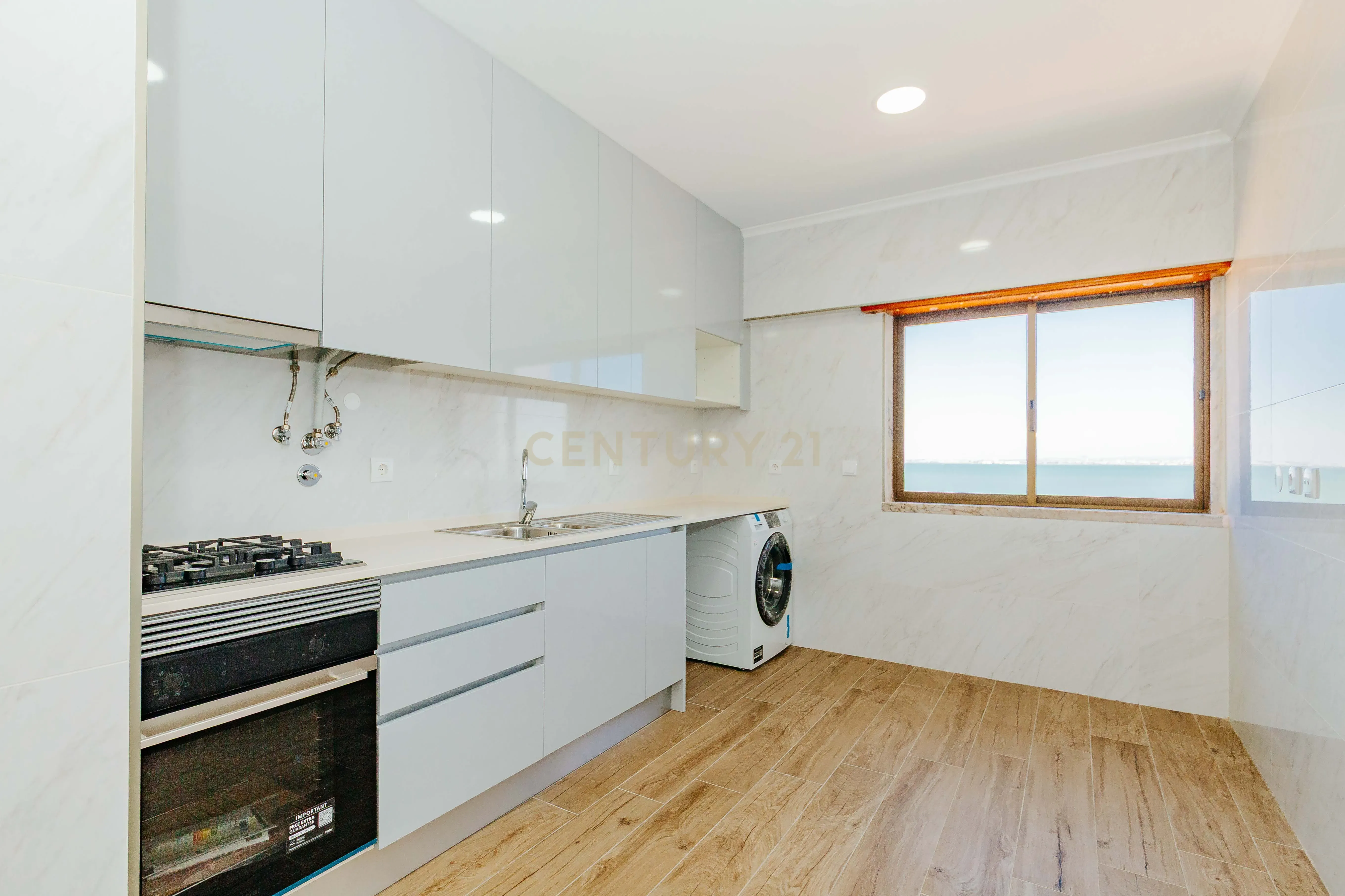 Apartamento T3 Renovado com Vista Rio em Santa Apolónia – Viva no Coração de Lisboa - Image 19