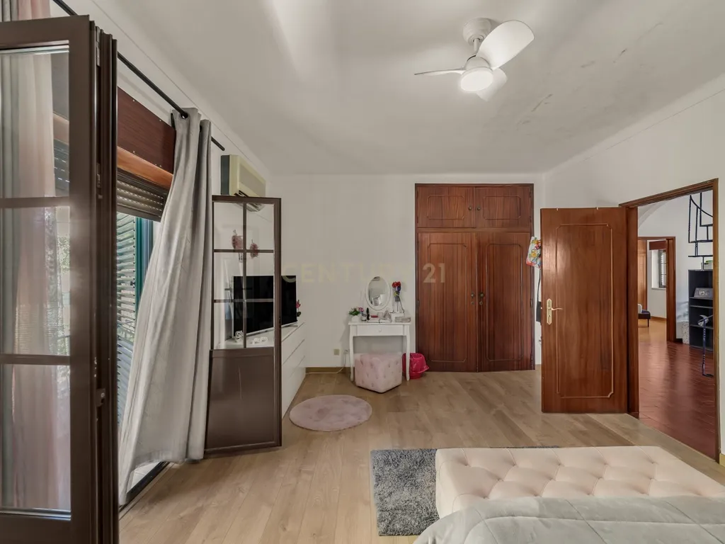 MORADIA T5 COM GARAGEM E PISCINA, 327 M² DE TERRENO PARA USUFRUIR - Image 41