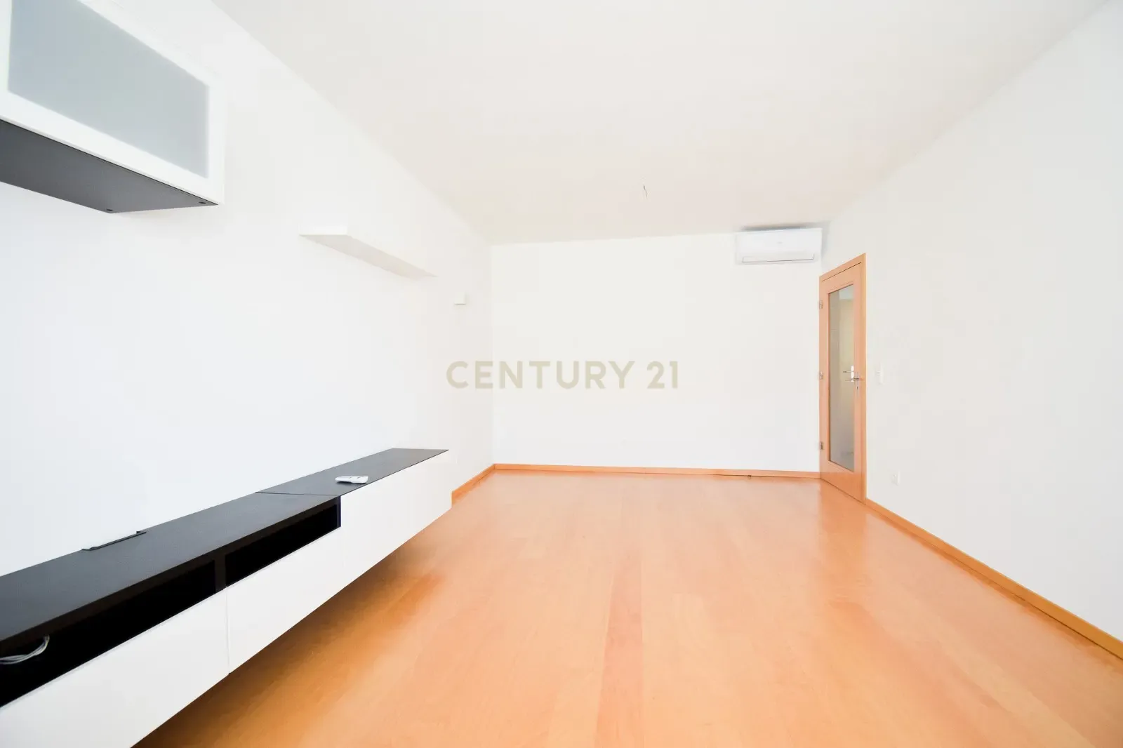 Apartamento T2 Quinta da Portela ( Mondego Residence)em Coimbra com Varanda e Serviços Exclusivos - Image 2