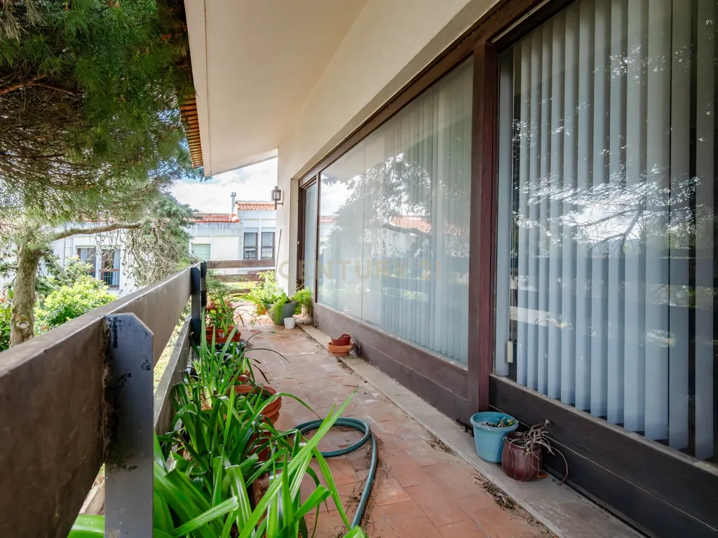 T6+1 em 1066 m2 de tranquilidade, para remodelar ou investir - Image 20