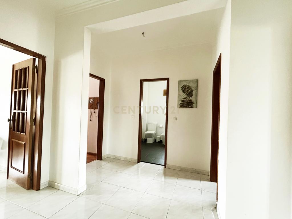 Apartamento T2 em Loures - Condomínio fechado - Image 7
