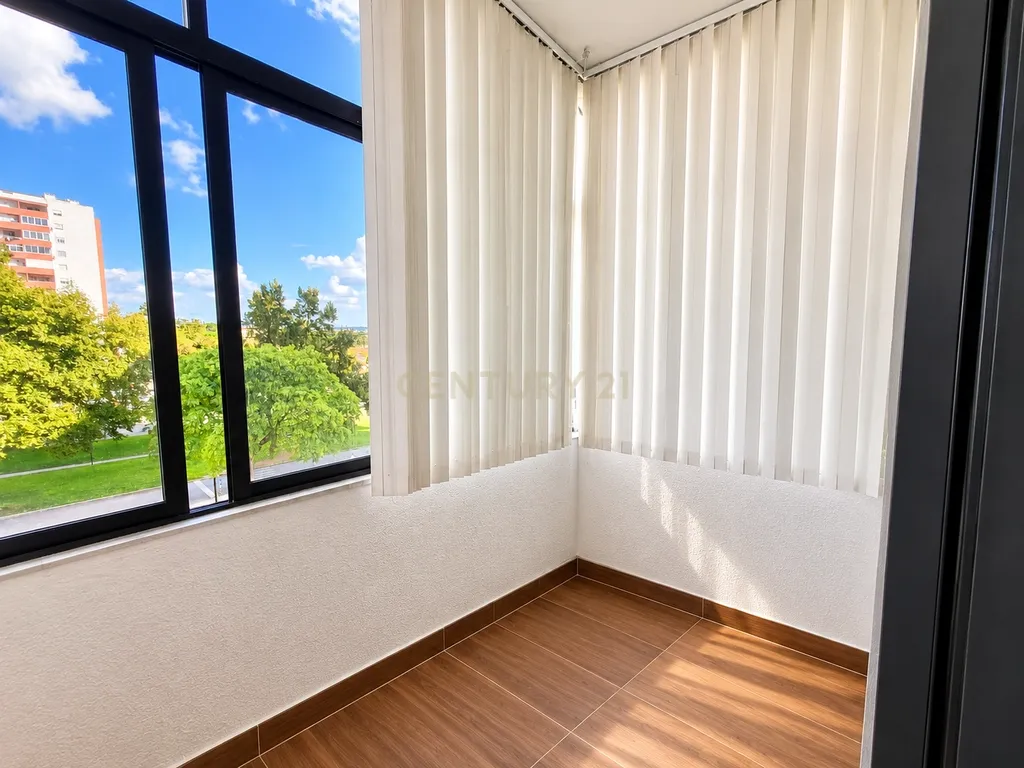 Apartamento T3 – Miratejo, Corroios - Image 13