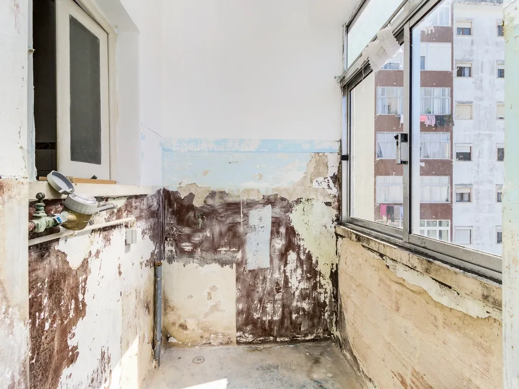 Apartamento T2 em Remodelação - Portela de Sintra - Image 7