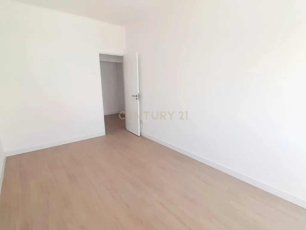 Apartamento t2 remodelado em zona muito sossegada de Santarém - Image 9