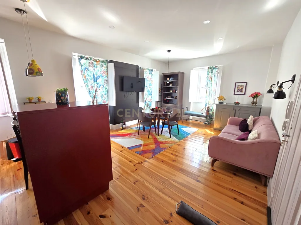 Apartamento T2 duplex mobilado para arrendamento em Almada - Image 3