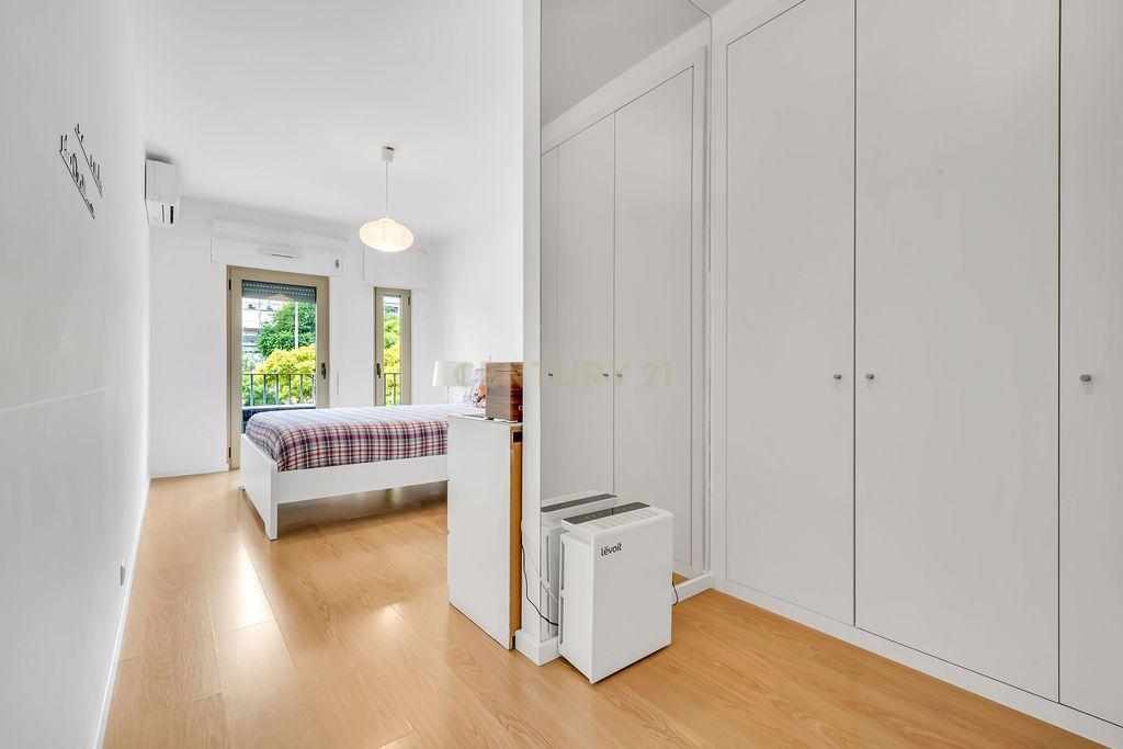 Apartamento T2 com Vista Panorâmica em Entrecampos - Image 21